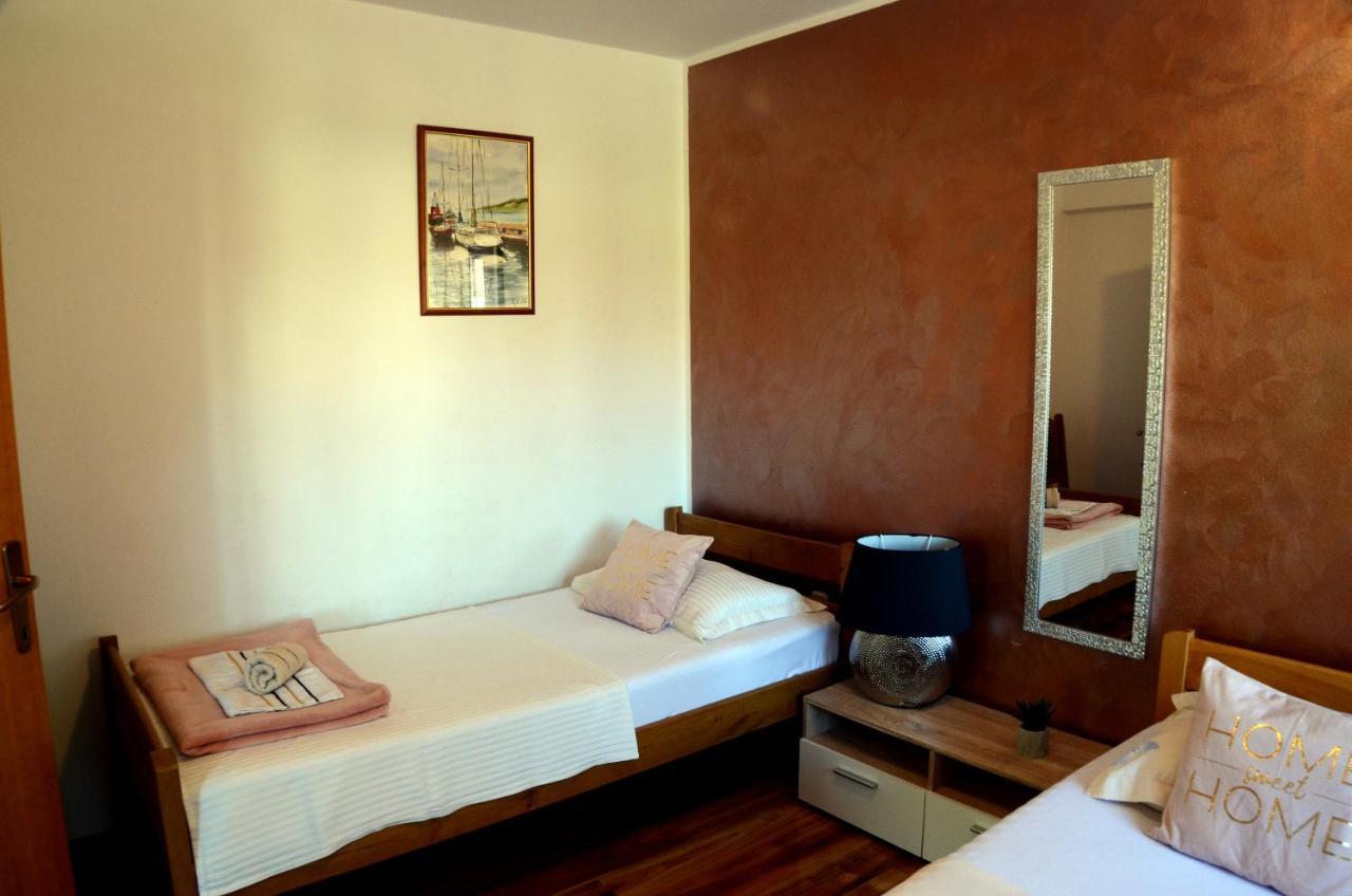 Apartman M&S Biograd Na Moru Esterno foto